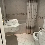 Charming 1 Bedroom In Sunny Lejlighed