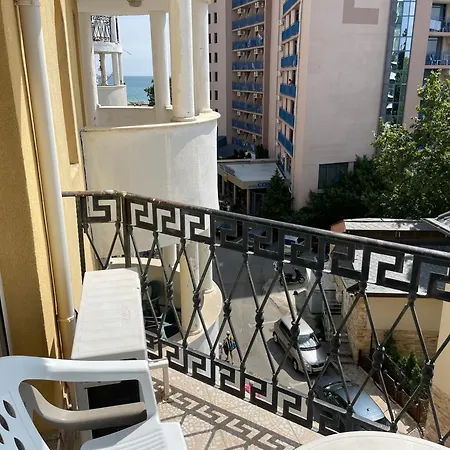 Charming 1 Bedroom In Sunny شقة
